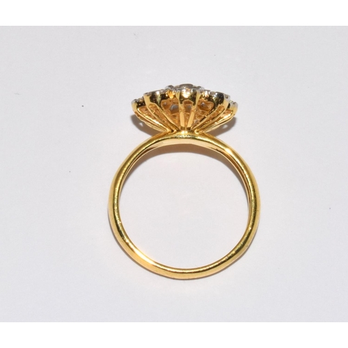 414 - An 18ct gold daisy ring, Approx 1.30ct, Size R