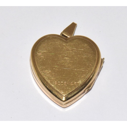 174 - A 9ct gold locket