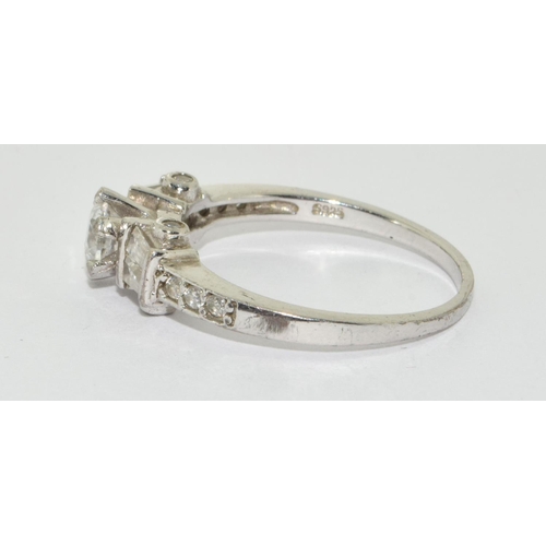 202 - A stunning 925 silver ring, Size P