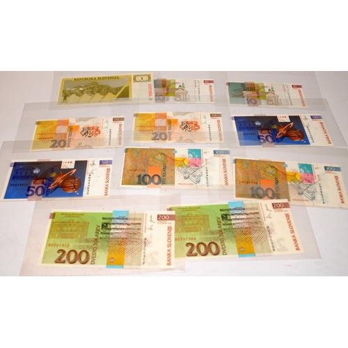 69 - Large collection of Yugoslavia and Slovenia banknotes including some vintage and high value examples... 