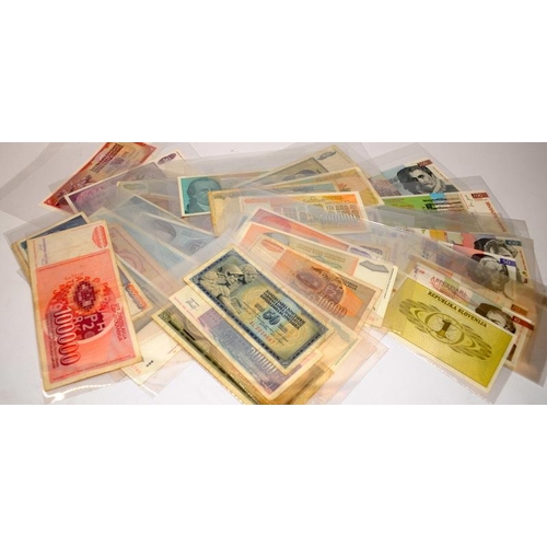 69 - Large collection of Yugoslavia and Slovenia banknotes including some vintage and high value examples... 