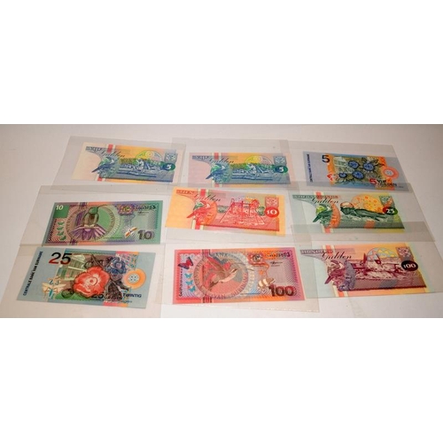 75 - A collection of banknotes mostly from Central and South America, to include Argentina, Peru, Uruguay... 