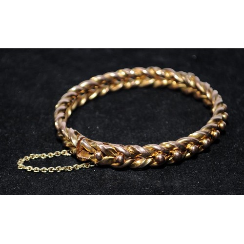 367 - 9ct gold bangle with rope twist decoration and safety chain