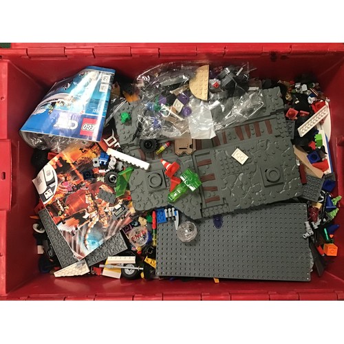 64 - Box of various Lego bits and bobs.