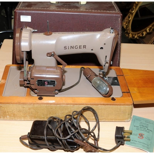 75 - Vintage Singer electric sewing machine ref: BAK 13-12