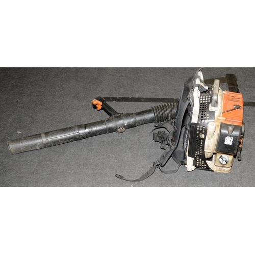 69 - Stihl BR420 2 stroke petrol backpack leaf blower