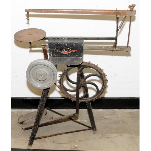 70 - Vintage GEM treadle fret saw. In working condition