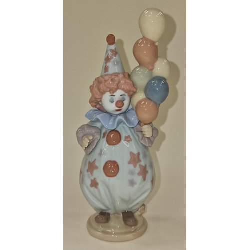 31 - Lladro figurine of a clown holding balloons 19cm tall.