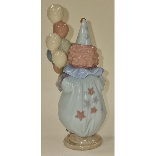 31 - Lladro figurine of a clown holding balloons 19cm tall.