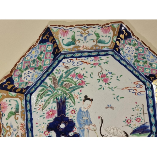 61 - Chinese octagonal table centre dish 34x35cm.