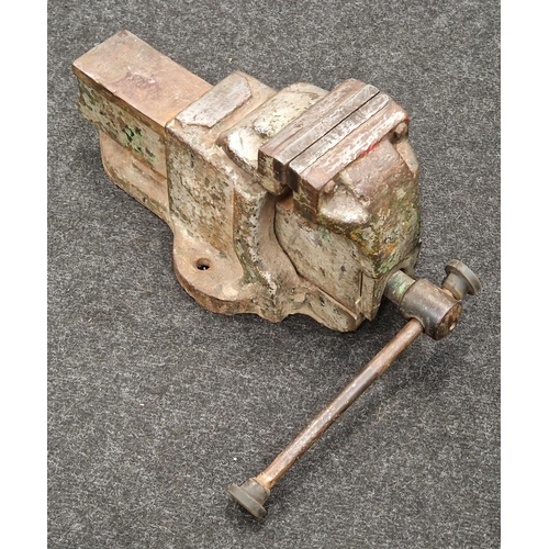 86A - Heavy duty cast metal bench vice.