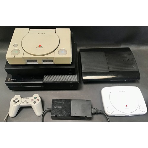 646 - COLLECTION OF GAMING CONSOLES. In this lot we find a Sony PlayStation 3 - 2 early PlayStations - 2 X... 