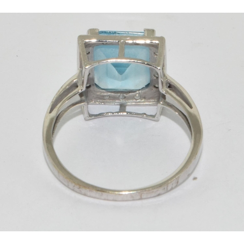 282 - 9ct White Gold ladies statement Diamond & Topaz Ring. Size P