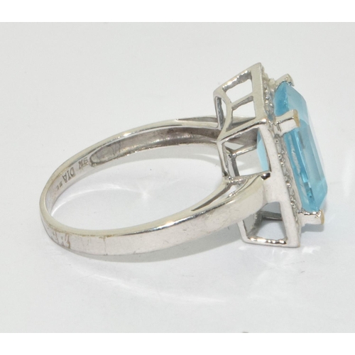 282 - 9ct White Gold ladies statement Diamond & Topaz Ring. Size P