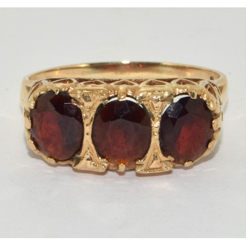 309 - 9ct Gold Ladies Garnet Oval Cut Ornate Trilogy Gypsy Ring. Size R