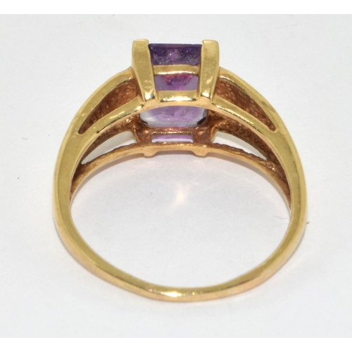 286 - 9ct Gold Ladies Amethyst Ring. Size R