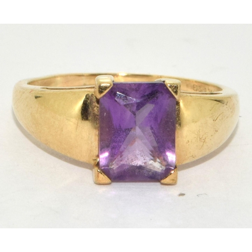 286 - 9ct Gold Ladies Amethyst Ring. Size R