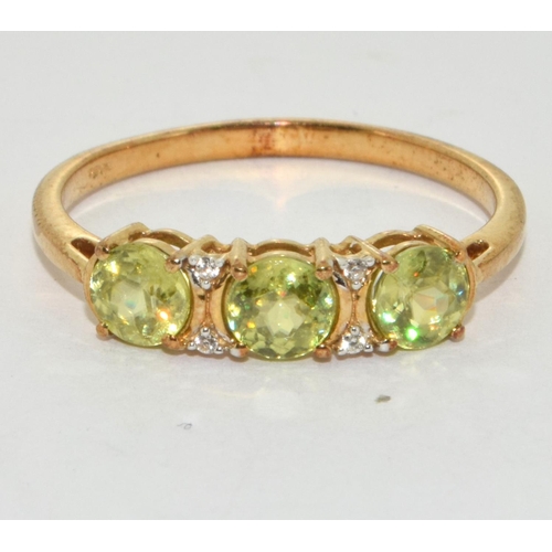 261 - 9ct Gold Ladies 3 Stone Peridot and Diamond  Ring. Size R