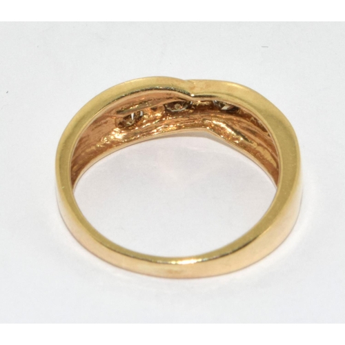 305 - 9ct Gold Yellow & White Diamond Twist Ring. Size L