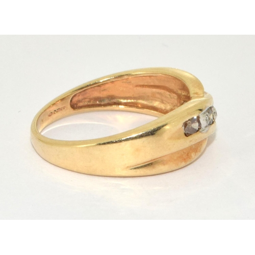 305 - 9ct Gold Yellow & White Diamond Twist Ring. Size L