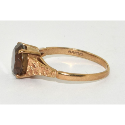 299 - 9ct Gold Ladies Smoky Quartz Ring. Size M