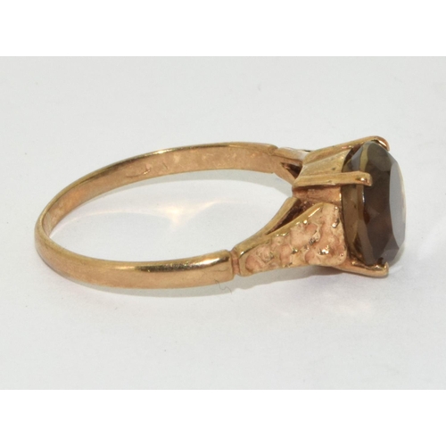 299 - 9ct Gold Ladies Smoky Quartz Ring. Size M