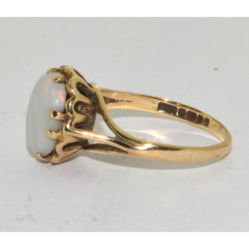 289 - An opal 9ct gold ring Size L