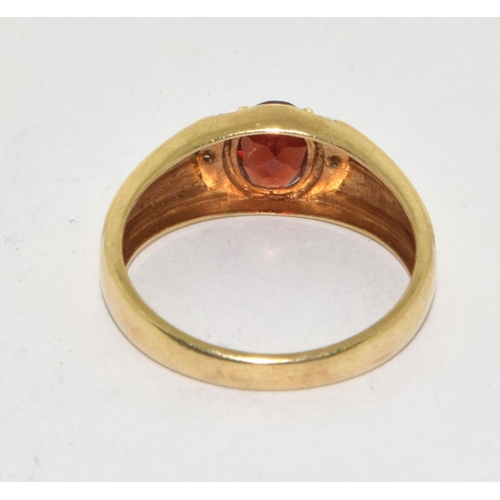 277 - A Garnet/Diamond 2.7g 10ct gold ring Size W