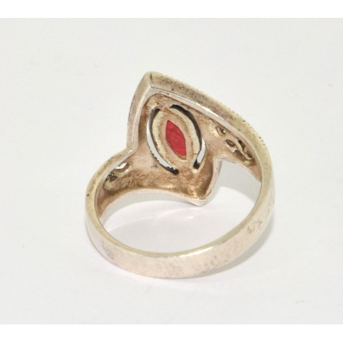 390 - A 925 silver and red stone ring Size N