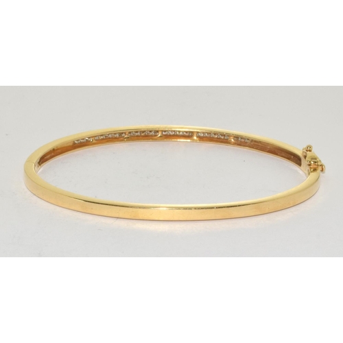 331 - Diamond set 18ct gold bracelet, 12.8g approx 0.60points.