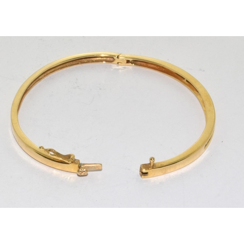 331 - Diamond set 18ct gold bracelet, 12.8g approx 0.60points.