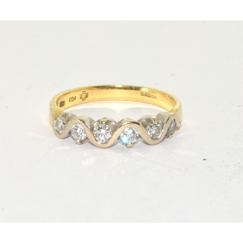 303 - A Diamond approx 0.30 point set in 3.3g 18ct gold ring Size O.