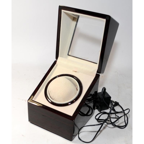 332 - Single head automatic watch winder. Mains or battery operated