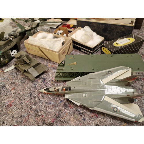 141 - Large collection of model making pieces to include parts and some models.