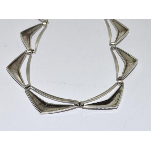 408 - Art Deco sterling silver necklace.