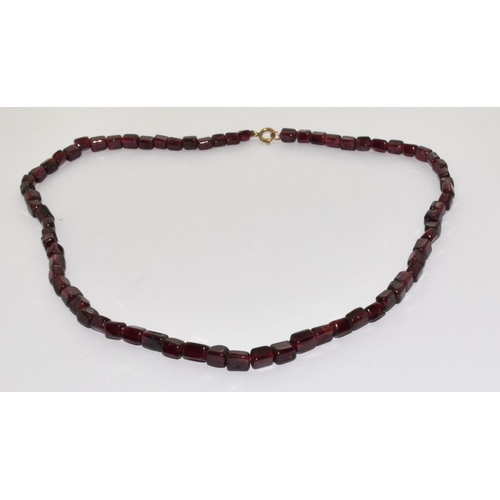 340 - 9ct Gold Clasp Garnet Necklace