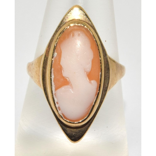 291 - 9ct Gold Cameo Ring. Size O.