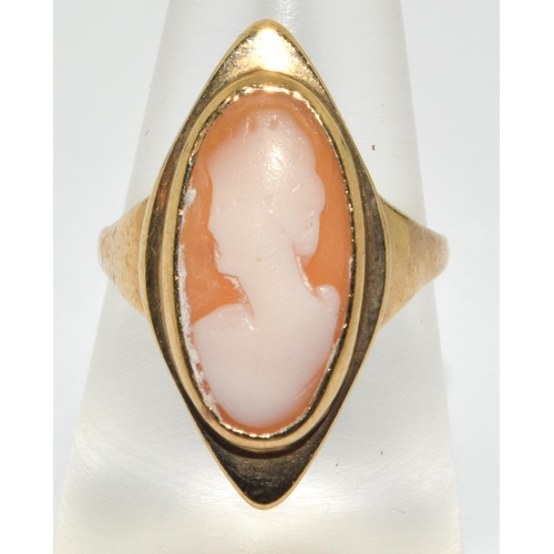 291 - 9ct Gold Cameo Ring. Size O.