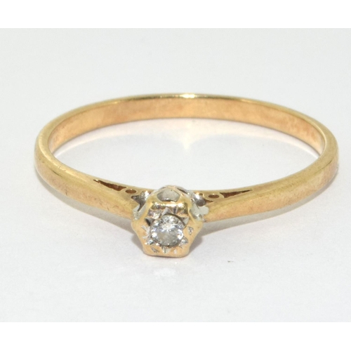 290 - 9ct Gold Ladies Diamond Solitaire Ring. Size N