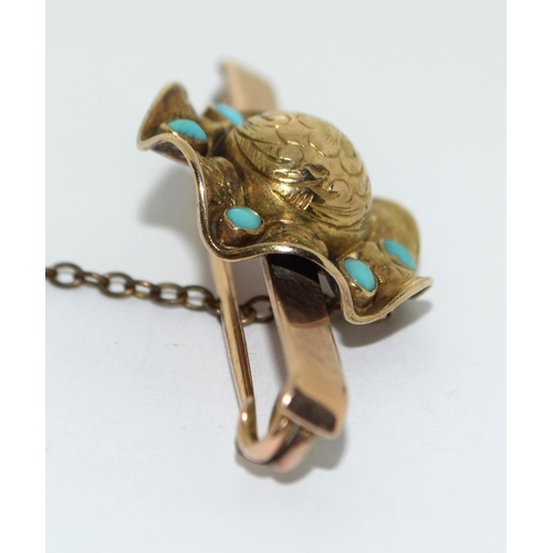 272 - 9ct Gold Brooch in the form of a Hat set with Turquoise. 5g