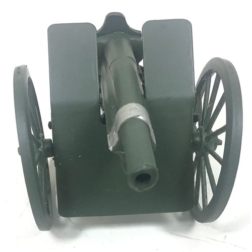 55 - Britains boxed Royal artillery field gun.