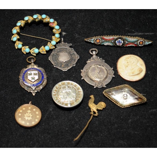 312 - A collection of vintage jewellery and other items to include a number of silver rings, two sets of R... 