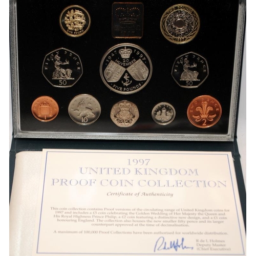 117 - A collection of Royal Mint BU coins and coin sets to include 1994 and 2000 sets, 1997 Proof set and ... 