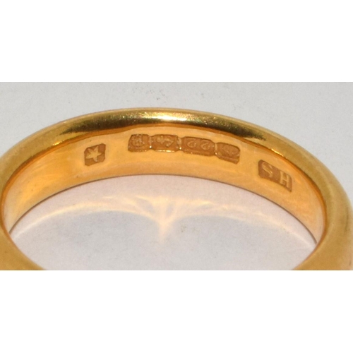 336 - 22ct gold wedding band size N 7.5g