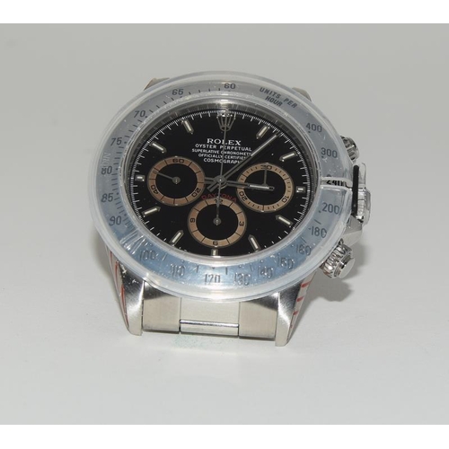 260 - 1997 Rolex Stainless steel Daytona with black dial, Model no. 16520, Box and Papers. Benefits from h... 