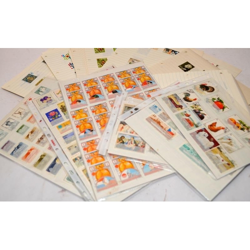 190 - Stanley Gibbons Commonwealth stamps reference books x 2 c/w a quantity of loose stamps.