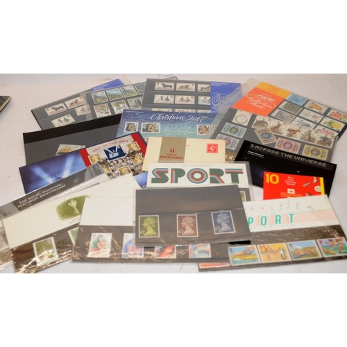 212 - Stamps: A collection of stamps sheets, booklets and presentation packs. Large quantity of 1st class ... 