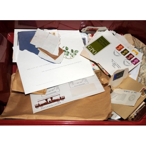 213 - Large quantity of loose world stamps, envelopes and covers, mostly waiting to be sorted