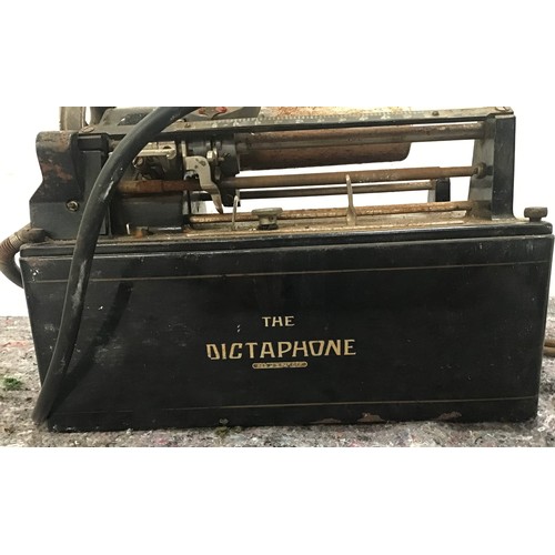 601 - DICTAPHONE WAX CYLINDER RECORDING MACHINE. This machine is from the 1920’s and found here complete w... 