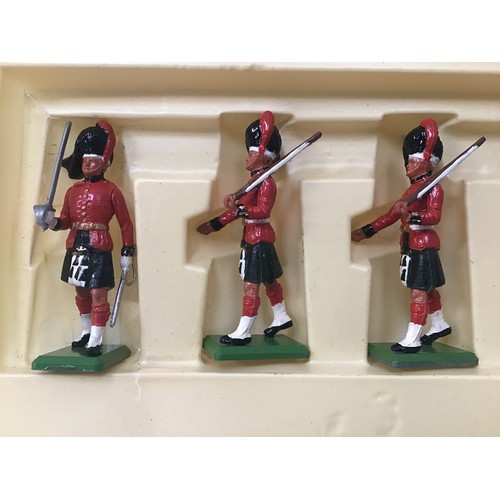 105 - Boxed Britains lead soldiers 